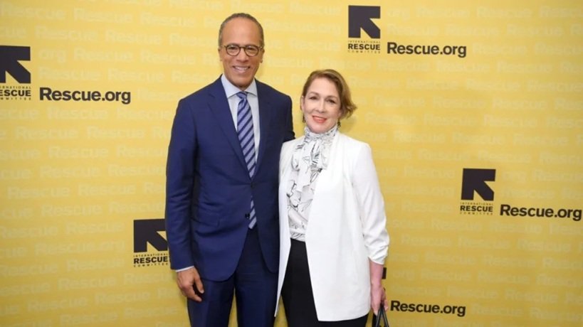 lester holt wife