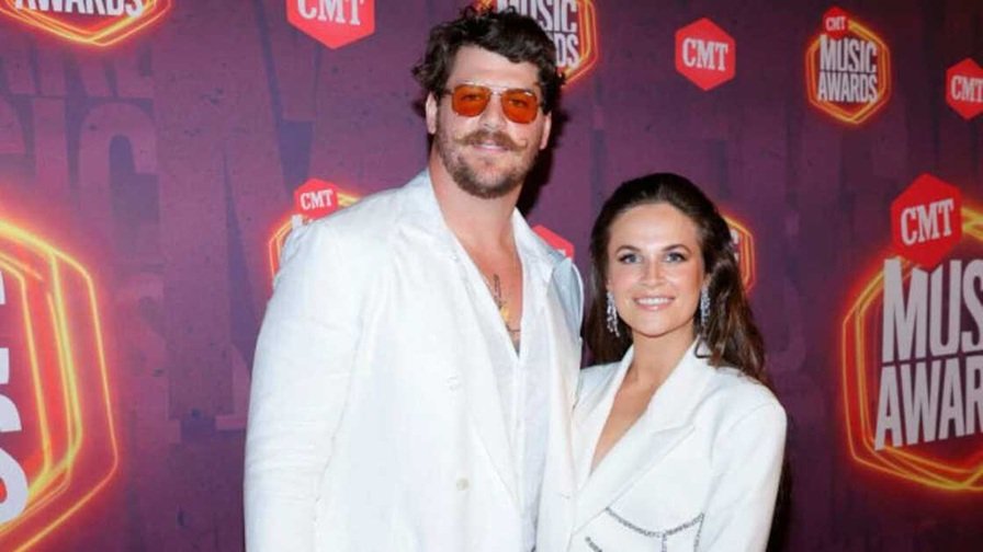 taylor lewan wife