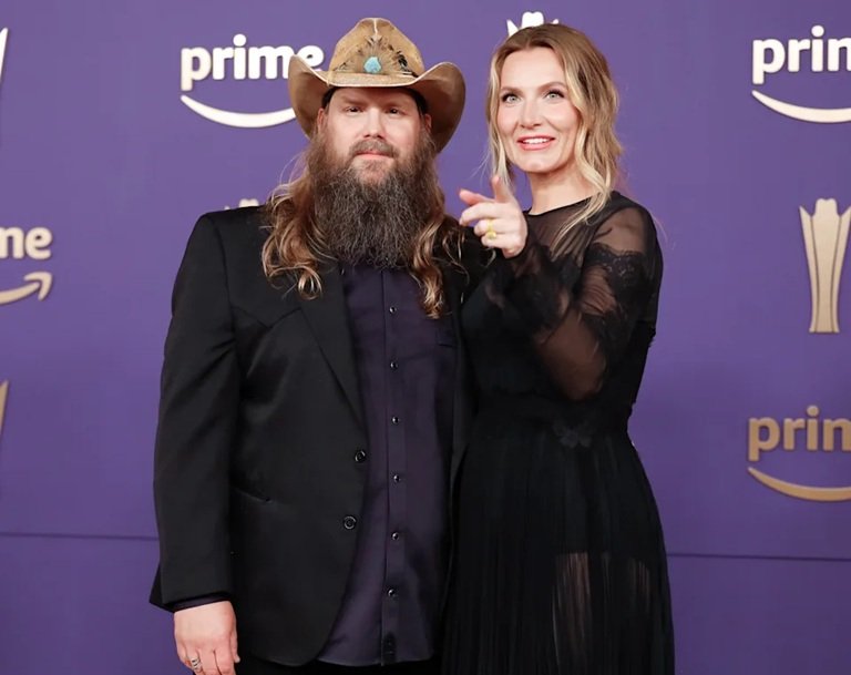 chris stapleton wife